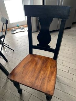 Solid Wood Dining Table Set – Excellent Condition