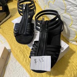Shoe