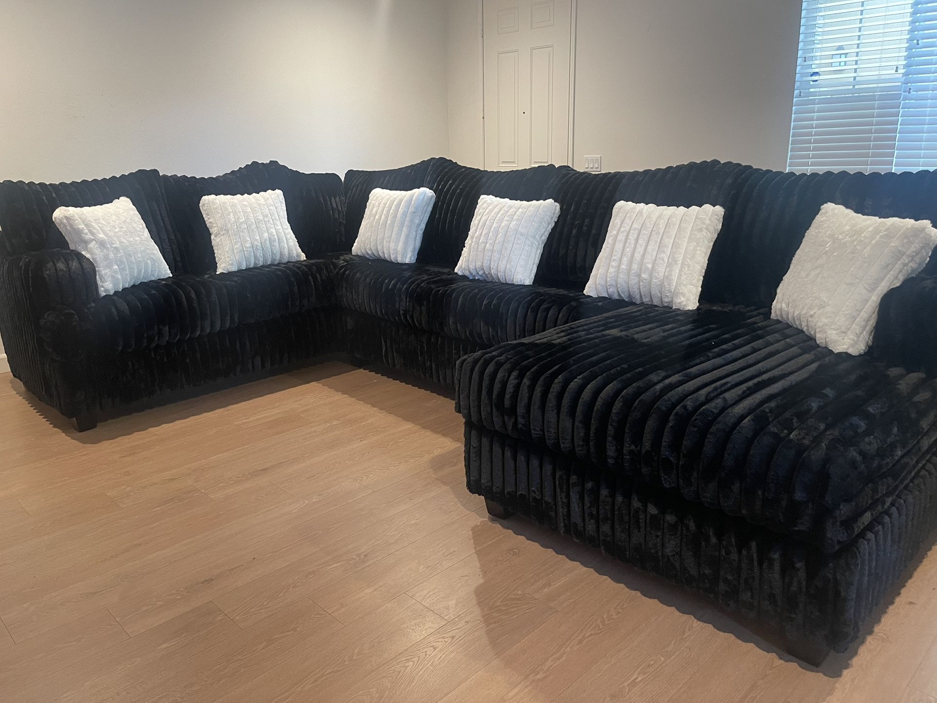 Black Sectional - Extra Large 3pc Sectional