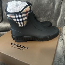 BURBERRY FLINTON BOOTS