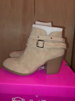 Beige boots