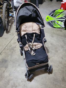 MACLAREN STROLLER