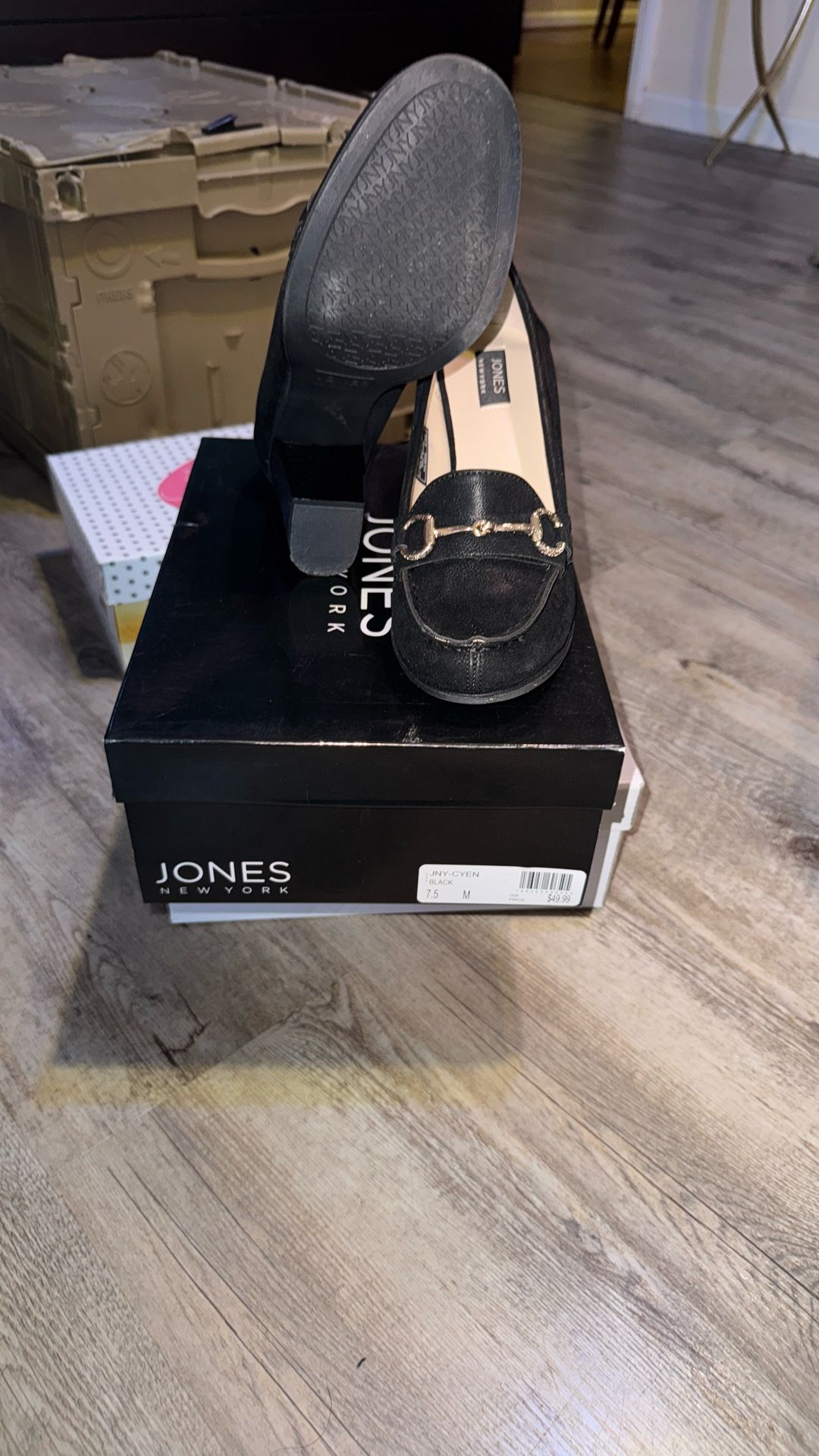 Size 7 1/2 medium Jones, New York