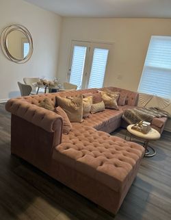 Pink Couch 💕