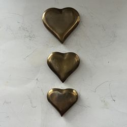 Set of 3 Vintage Heavy solid brass heart-shaped decorative objects, 1970s.