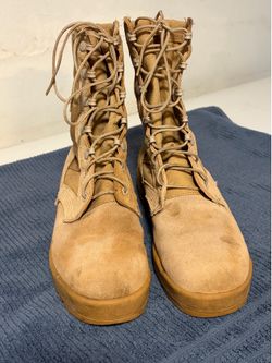 Army military boots size ( 7 1/2 )