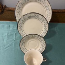 Lenox Windsong Fine China 17~Piece Service for 4