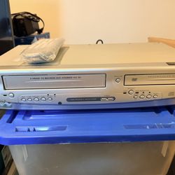 SLYVANIA VCR N DVD Combined 