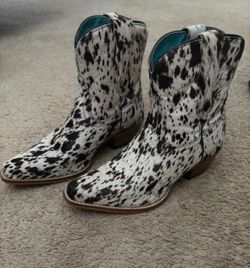 Cow Print Boots with teal inside– Size 7