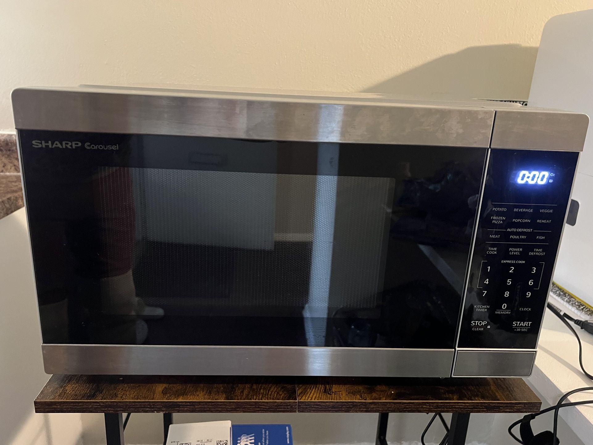 1.1 CU. FT. 1000W SHARP STAINLESS STEEL CAROUSEL COUNTERTOP MICROWAVE OVEN