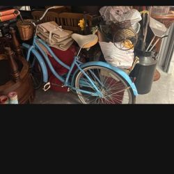 GORGEOUS BABY BLUE BIKE (SCHWINN?)
