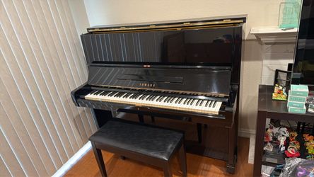 Piano Yamaha U2