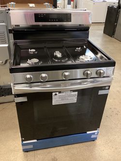 Samsung 30 in. 6.0 cu.ft. Smart Freestanding Gas Range with Self Cleaning New Scratch and Dent