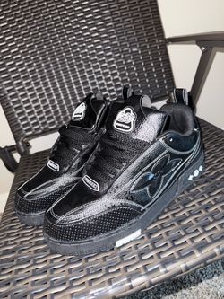 lv skates (sz 10)