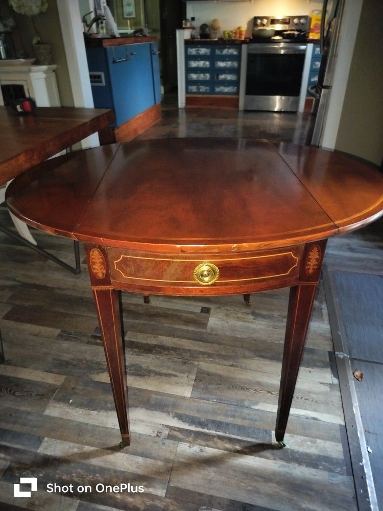 Baker Furn. Charleston Col.Drop Leaf Side Table