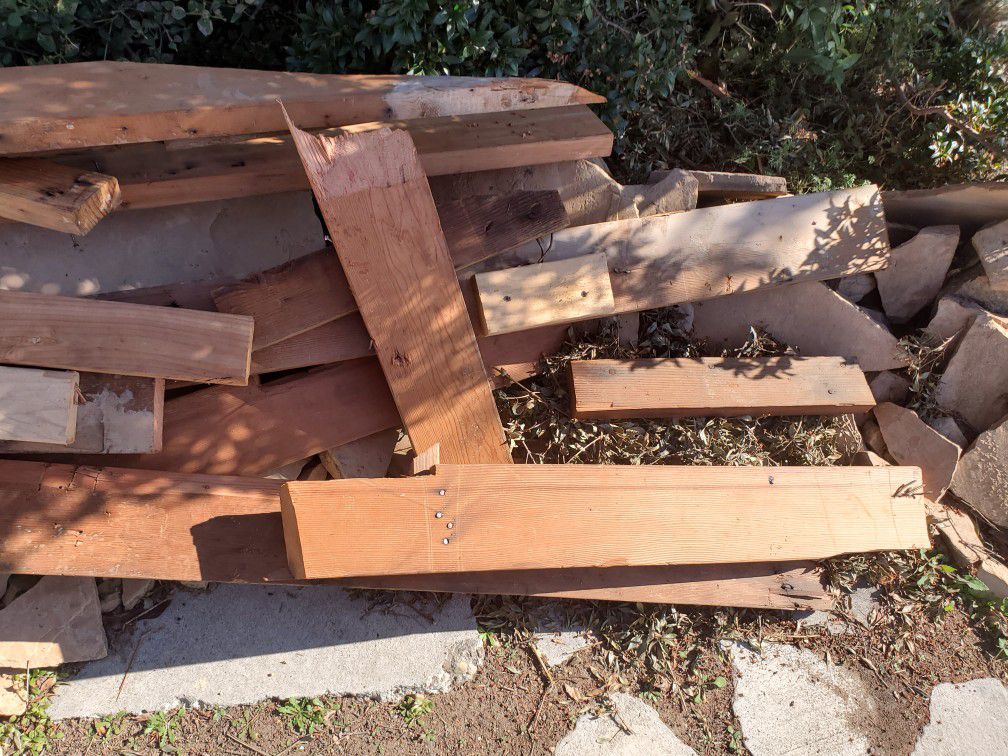 Free Wood For Fire ***just Added More 8ft 2x4 And 2x6*** See Last Photo