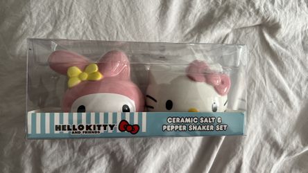 Hello kitty salt and pepper shaker