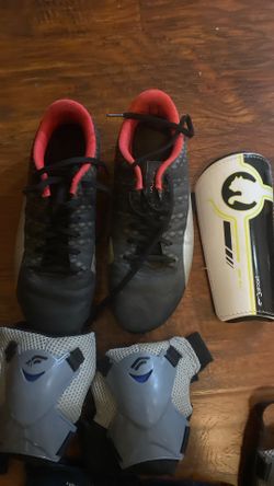 Soccer Ball Shoes  Size 9 Power