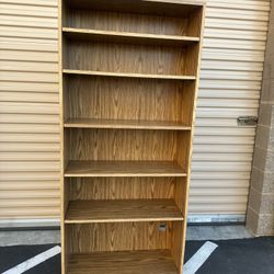 72” high bookcase with adjustable shelves/ librero de 72” de alto con repisas ajustables 