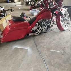 2014 streetglide completely custom. Single body kit, 30in front wheel
