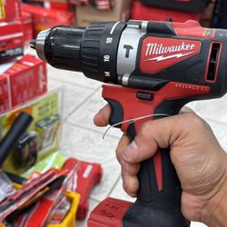 Mikwaukee M18 Brushless Hammer Drill 
