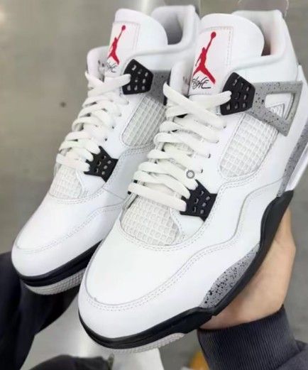 Mid-cut retro basketball shoes