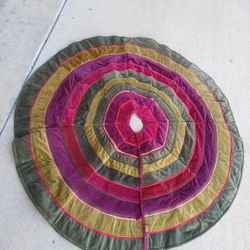 Beautiful Vintage Christmas Tree Skirt