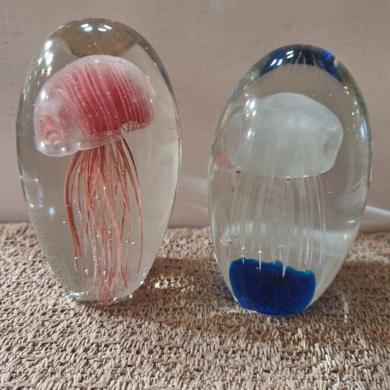 PAIR OF HANDBLOWN ART GLASS JELLY FISH - GLOWS IN DARK!
