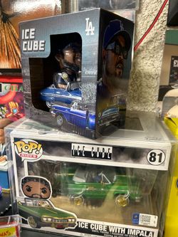 Ice cube bobblehead