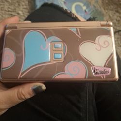 Nintendo DS Lite bundle – includes charger, 3 games, and carrying case.