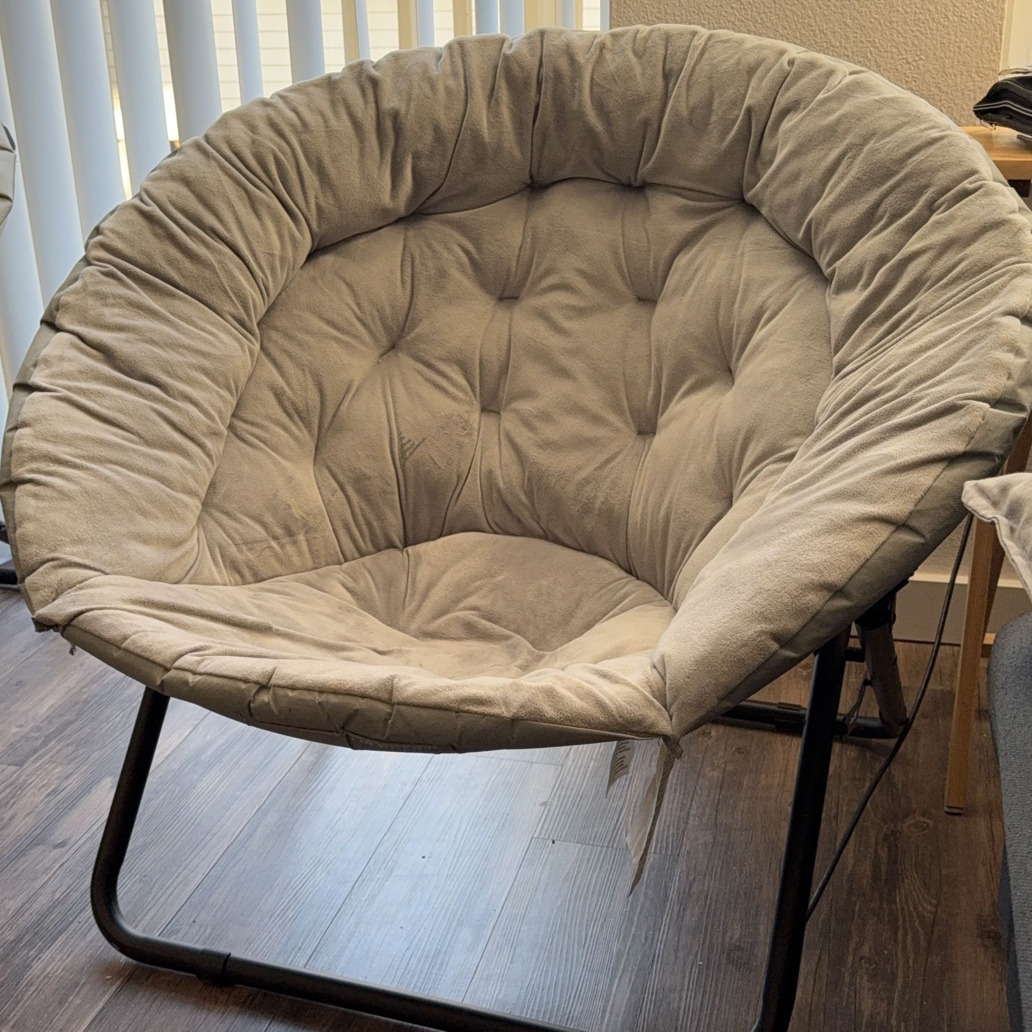 Round Folding Saucer Chair with Metal Frame
