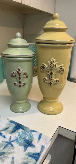 2 Ceramic Urns with Lids