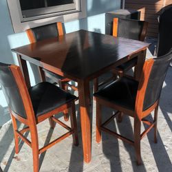 Table And Chairs 
