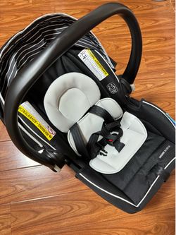 Graco SnugRide 35 Lite LX Infant Car Seat - Studio: Rear Facing, LATCH Compatible, Machine Washable Seat Pad