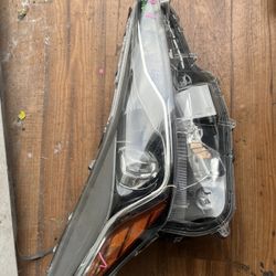 2021-22 TOYOTA  PRIUS  FU Right HEADLIGHT 