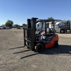 Forklift 