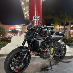 Ducati Monster 939