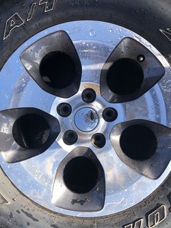 Jeep wrangler set of five Bridgestone Dueler tires P255 70R 18