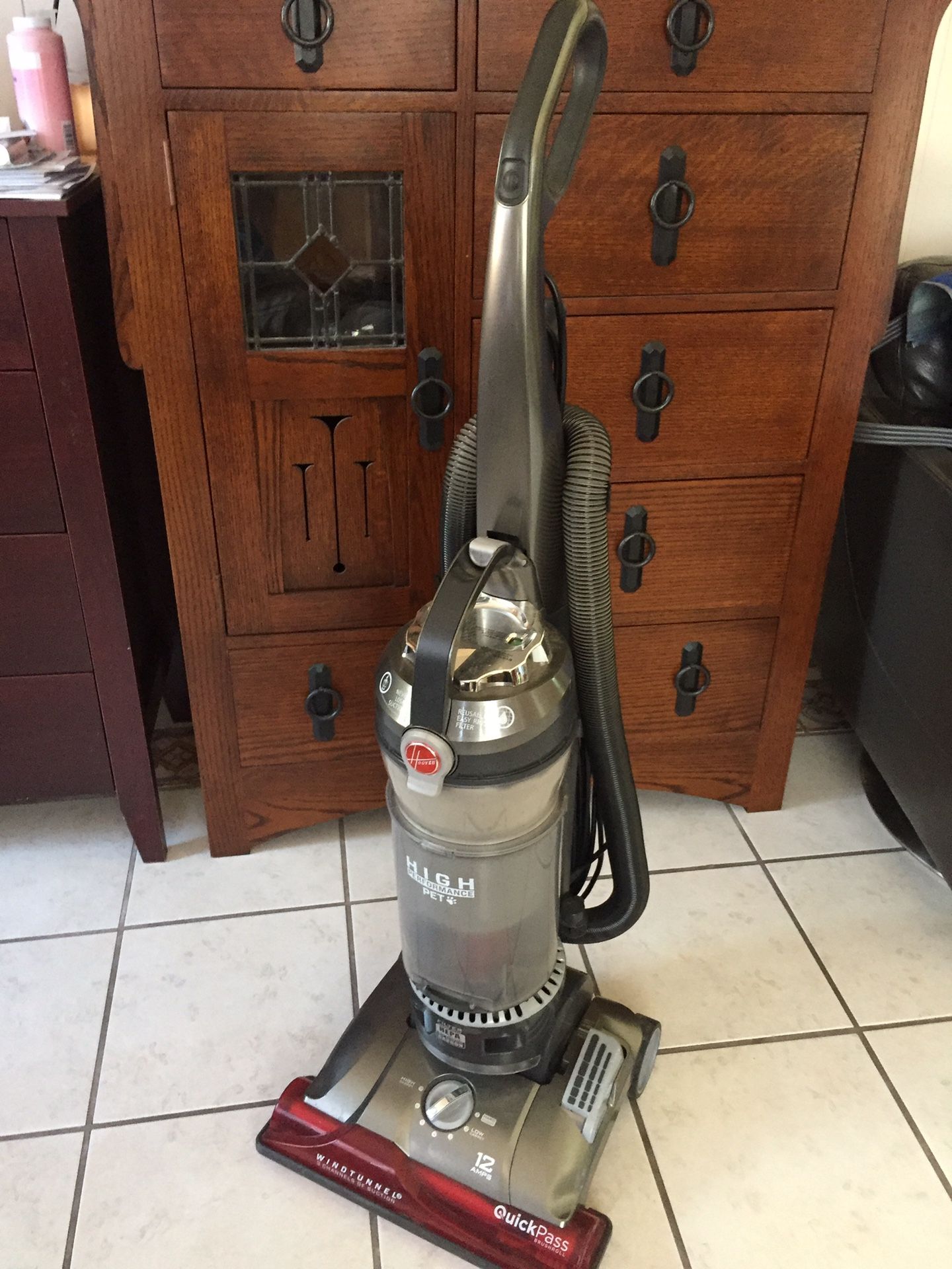 Hoover Wind Tunnel 2 vacuum