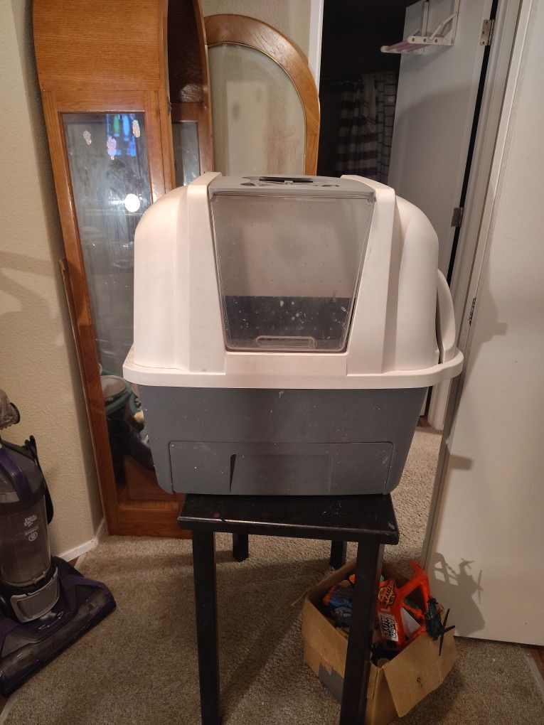 Self Shifting Cat Box With Drawer