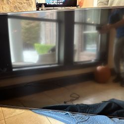 4K LG Smart TV — 82 Inch Screen — Works But Has Slight Blue Shift In Colors