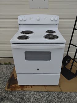 Nice White GE Electric Stove & Oven OEM Factory Plus Light & Cord Super Clean Like New. 