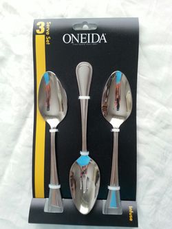 Oneida set of 3 serving spoon set