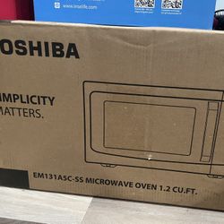 Toshiba Microwave 1.2 CU.FT.