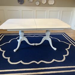 White table (includes 2 leaves)