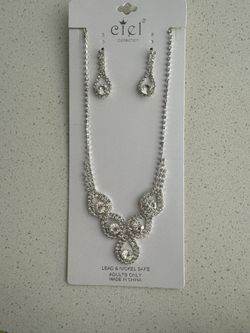 NEW MATCHING NECKLACE AND EARRING SET