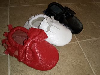 Moccasin soft sole shoes size 4 fits 1 1/2 to 2years