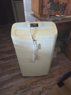 Air conditioner good condition! Works great!