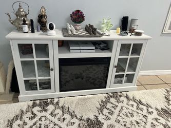 Great Condition Beautiful FirePlace Entertainment Center