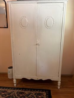 Armoire cabinet